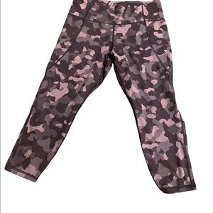 Athleta Lightning Stash Pocket 7/8 Tight